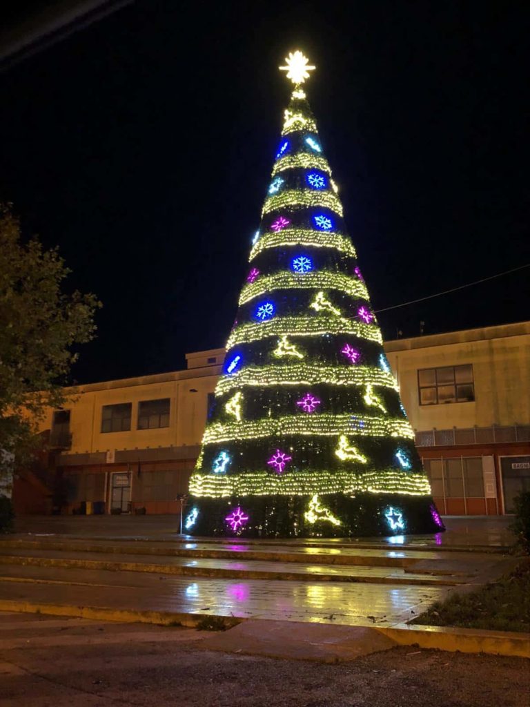 Albero Di Natale Happy Casa.Martina Franca Accende Un Natale Speciale Le Luminarie Rendono Unico Il Centro Storico Della Capitale Della Valle D Itria L Osservatore D Italia